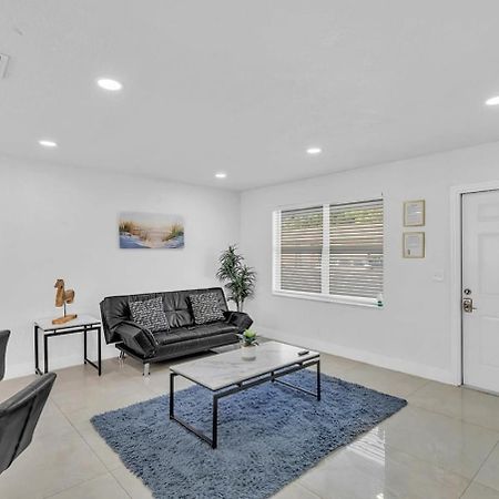 2 Bdrm Modern House Mins From Beach & Casino Hb1 Hallandale Beach Exteriör bild