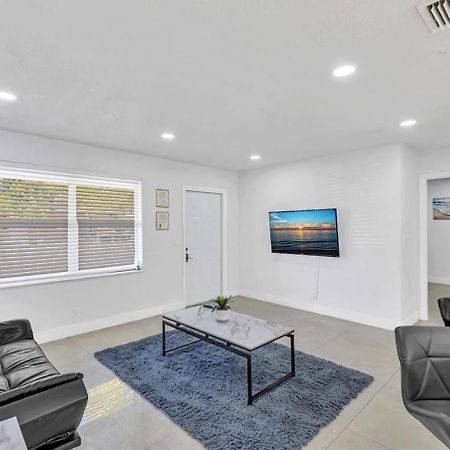 2 Bdrm Modern House Mins From Beach & Casino Hb1 Hallandale Beach Exteriör bild
