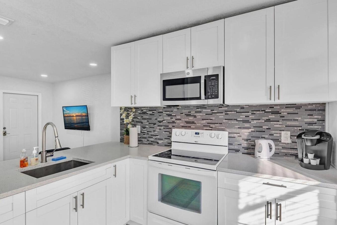 2 Bdrm Modern House Mins From Beach & Casino Hb1 Hallandale Beach Exteriör bild