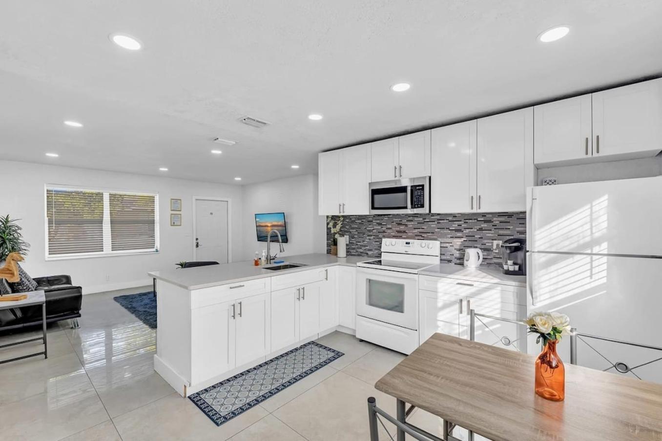2 Bdrm Modern House Mins From Beach & Casino Hb1 Hallandale Beach Exteriör bild