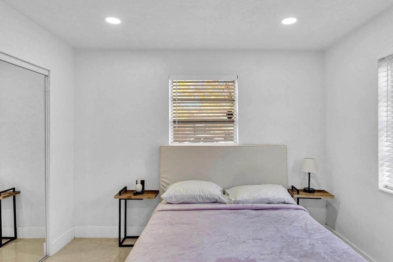 2 Bdrm Modern House Mins From Beach & Casino Hb1 Hallandale Beach Exteriör bild