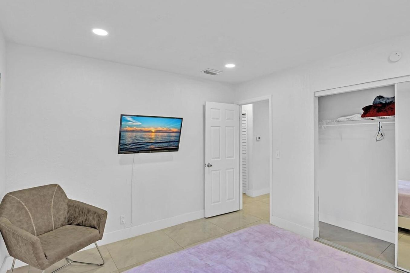 2 Bdrm Modern House Mins From Beach & Casino Hb1 Hallandale Beach Exteriör bild