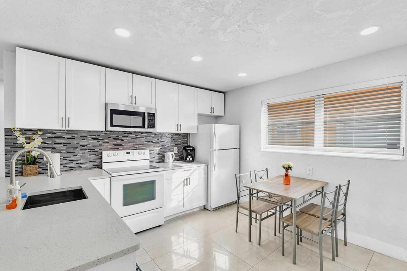2 Bdrm Modern House Mins From Beach & Casino Hb1 Hallandale Beach Exteriör bild