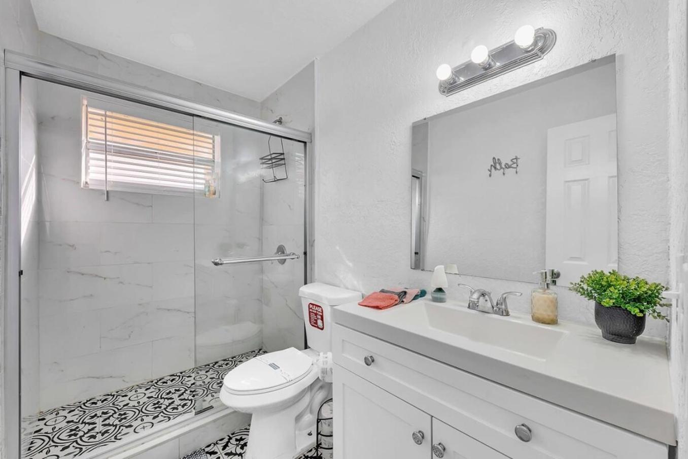 2 Bdrm Modern House Mins From Beach & Casino Hb1 Hallandale Beach Exteriör bild